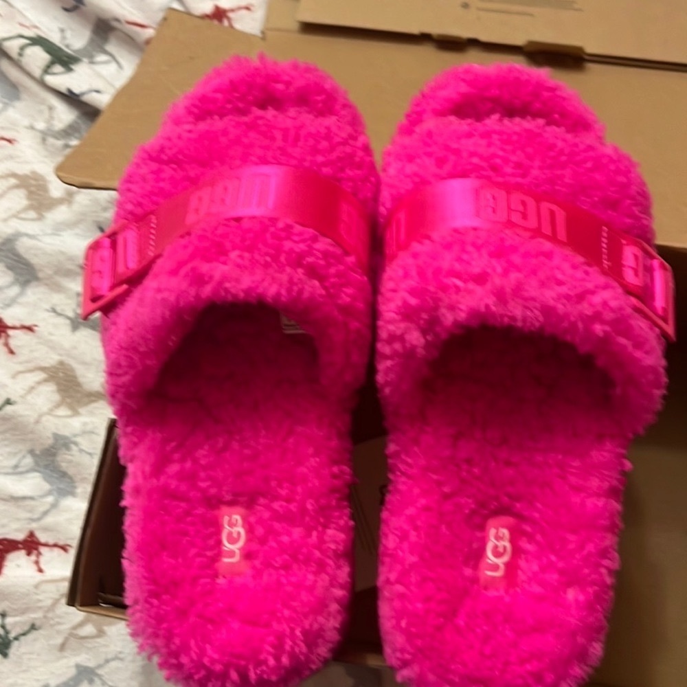 NIB Fluffita platform sandals sleeper